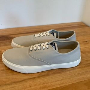 NIB Women’s Sperry Captain CVO Sneakers Grey 12